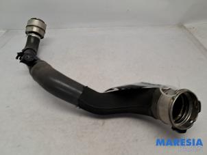 Gebruikte Intercooler Slang Renault Scénic IV (RFAJ) 1.3 TCE 140 16V Prijs € 110,00 Margeregeling aangeboden door Maresia Parts