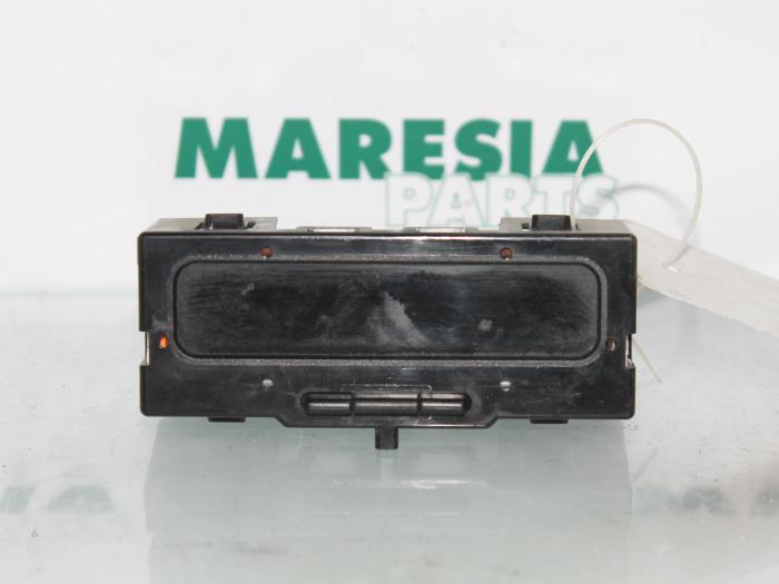 Gebruikte Display Interieur Renault Megane Break/Grandtour (KA) 1.9D Prijs € 15,00 Margeregeling aangeboden door Maresia Parts
