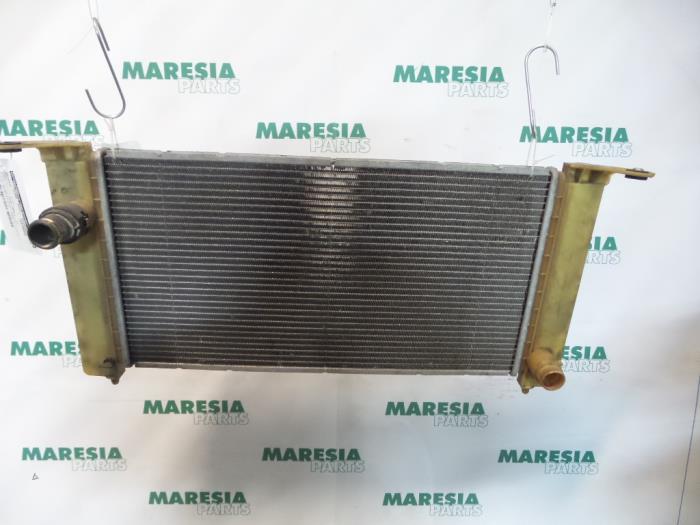 Gebruikte Radiateur Fiat Stilo MW (192C) 1.6 16V Prijs € 25,00 Margeregeling aangeboden door Maresia Parts