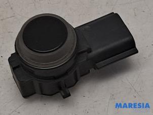 Gebruikte PDC Sensor Renault Scénic IV (RFAJ) 1.3 TCE 140 16V Prijs € 19,90 Margeregeling aangeboden door Maresia Parts