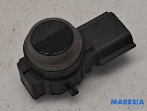 Gebruikte PDC Sensor Renault Scénic IV (RFAJ) 1.3 TCE 140 16V Prijs € 19,90 Margeregeling aangeboden door Maresia Parts