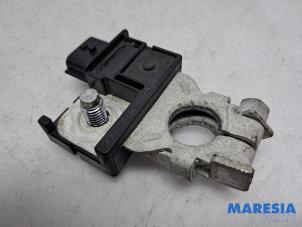 Gebruikte Accu sensor Renault Scénic IV (RFAJ) 1.3 TCE 140 16V Prijs € 25,00 Margeregeling aangeboden door Maresia Parts