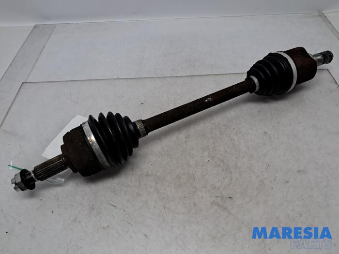 Gebruikte Steekas links-voor Renault Megane III Grandtour (KZ) 2.0 16V CVT Prijs € 50,00 Margeregeling aangeboden door Maresia Parts