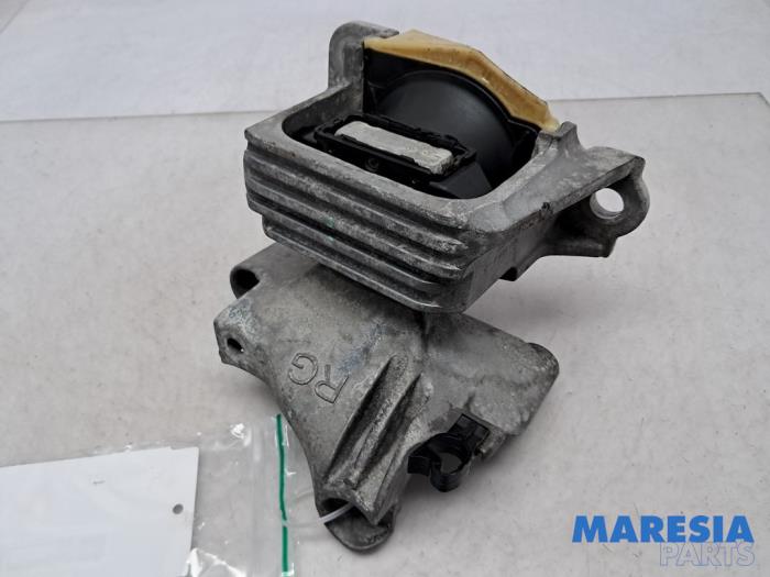 Gebruikte Motorrubber Renault Megane III Grandtour (KZ) 2.0 16V CVT Prijs € 49,99 Margeregeling aangeboden door Maresia Parts