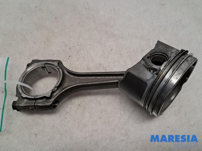Gebruikte Zuiger Alfa Romeo Giulietta (940) 1.4 TB 16V MultiAir Prijs € 50,00 Margeregeling aangeboden door Maresia Parts
