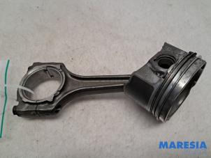 Gebruikte Zuiger Alfa Romeo Giulietta (940) 1.4 TB 16V MultiAir Prijs € 50,00 Margeregeling aangeboden door Maresia Parts