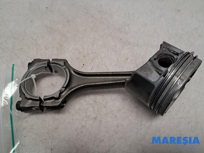 Gebruikte Zuiger Alfa Romeo Giulietta (940) 1.4 TB 16V MultiAir Prijs € 50,00 Margeregeling aangeboden door Maresia Parts