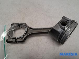 Gebruikte Zuiger Alfa Romeo Giulietta (940) 1.4 TB 16V MultiAir Prijs € 50,00 Margeregeling aangeboden door Maresia Parts