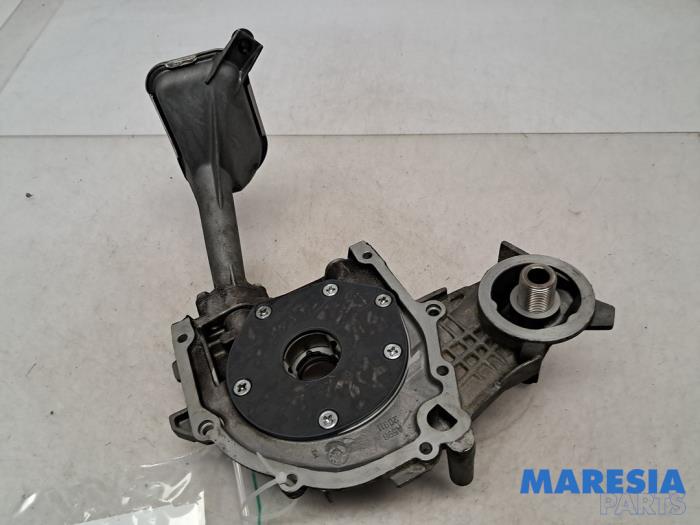 Gebruikte Oliepomp Alfa Romeo Giulietta (940) 1.4 TB 16V MultiAir Prijs € 75,00 Margeregeling aangeboden door Maresia Parts
