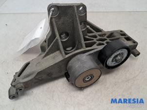 Gebruikte Dynamosteun boven Alfa Romeo Giulietta (940) 1.4 TB 16V MultiAir Prijs € 60,00 Margeregeling aangeboden door Maresia Parts