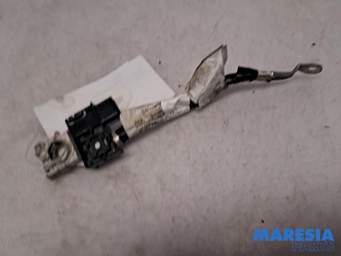 Gebruikte Accu sensor Renault Talisman Estate (RFDK) 1.6 Energy TCe 150 Prijs € 25,00 Margeregeling aangeboden door Maresia Parts