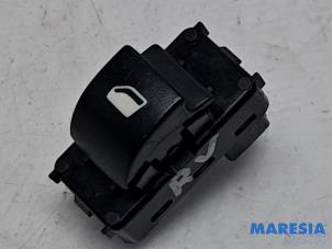 Gebruikte Ruit schakelaar elektrisch Toyota ProAce (MDX) 2.0 D4-D Prijs € 48,40 Inclusief btw aangeboden door Maresia Parts