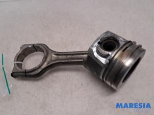 Gebruikte Drijfstang Citroen C4 Picasso (3D/3E) 1.6 e-HDi 115 Prijs € 50,00 Margeregeling aangeboden door Maresia Parts