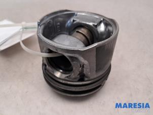 Gebruikte Zuiger Citroen C4 Picasso (3D/3E) 1.6 e-HDi 115 Prijs € 45,00 Margeregeling aangeboden door Maresia Parts