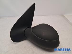 Gebruikte Spiegel Buiten links Peugeot 206+ (2L/M) 1.4 XS Prijs € 24,99 Margeregeling aangeboden door Maresia Parts