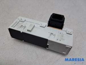 Gebruikte Display Interieur Renault Megane III Grandtour (KZ) 2.0 16V CVT Prijs € 35,00 Margeregeling aangeboden door Maresia Parts