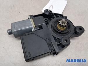 Gebruikte Motor electrisch raam Renault Megane III Grandtour (KZ) 2.0 16V CVT Prijs € 24,99 Margeregeling aangeboden door Maresia Parts