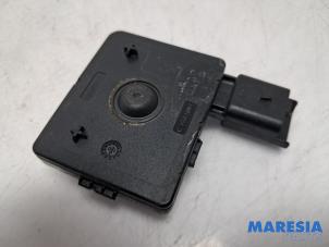 Gebruikte Keyless entry antenne Renault Megane III Grandtour (KZ) 2.0 16V CVT Prijs € 30,00 Margeregeling aangeboden door Maresia Parts