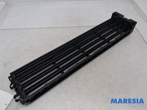 Gebruikte Luchtgeleider Renault Talisman Estate (RFDK) 1.6 Energy TCe 150 Prijs € 200,00 Margeregeling aangeboden door Maresia Parts