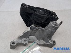 Gebruikte Motorrubber Renault Talisman Estate (RFDK) 1.6 Energy TCe 150 Prijs € 50,00 Margeregeling aangeboden door Maresia Parts