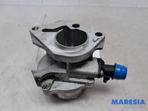 Gebruikte Vacuumpomp (Diesel) Renault Clio IV Estate/Grandtour (7R) 1.5 Energy dCi 90 FAP Prijs € 30,00 Margeregeling aangeboden door Maresia Parts