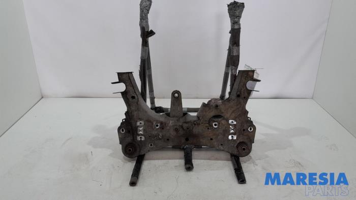 Gebruikte Subframe Renault Kangoo/Grand Kangoo (KW) 1.6 16V Prijs € 75,00 Margeregeling aangeboden door Maresia Parts