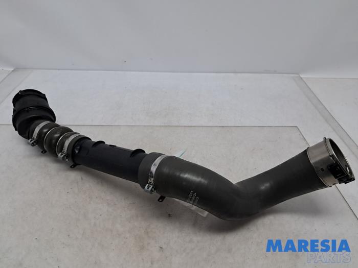 Gebruikte Intercooler Slang Renault Clio IV Estate/Grandtour (7R) 1.5 Energy dCi 90 FAP Prijs € 75,00 Margeregeling aangeboden door Maresia Parts