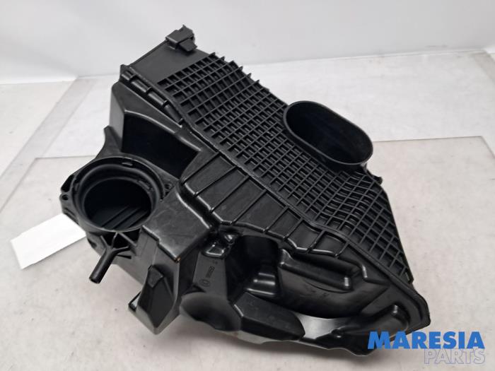 Gebruikte Luchtfilterhuis Renault Clio IV Estate/Grandtour (7R) 1.5 Energy dCi 90 FAP Prijs € 20,00 Margeregeling aangeboden door Maresia Parts