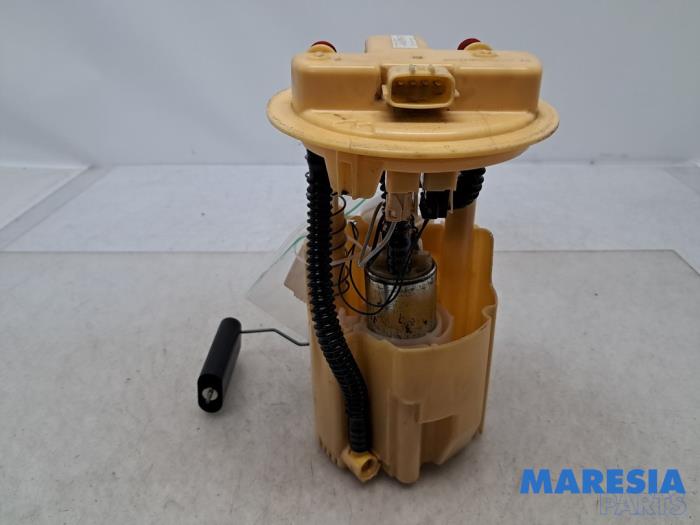 Gebruikte Tank element Pomp Renault Clio IV Estate/Grandtour (7R) 1.5 Energy dCi 90 FAP Prijs € 45,00 Margeregeling aangeboden door Maresia Parts