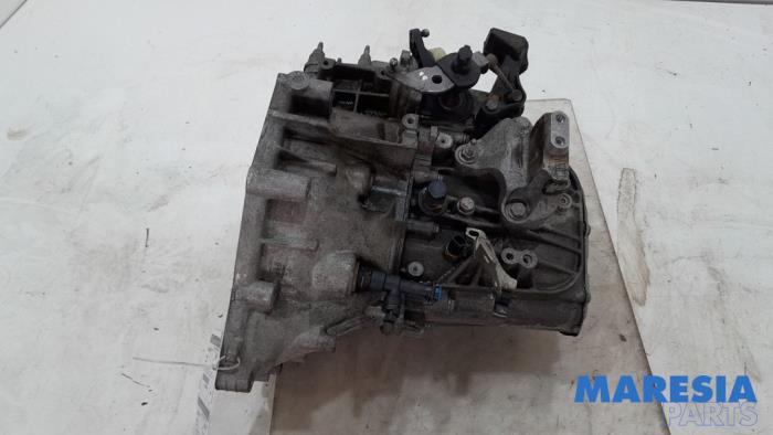 Versnellingsbak van een Peugeot Expert (V1/VA/VB/VE/VF/VT/VY) 2.0 Blue HDi 120 16V 2019