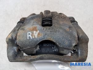 Gebruikte Remklauw (Tang) rechts-voor Renault Clio IV Estate/Grandtour (7R) 1.5 Energy dCi 90 FAP Prijs € 25,00 Margeregeling aangeboden door Maresia Parts