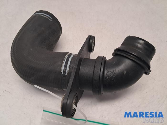 Gebruikte Intercooler Slang Alfa Romeo Giulietta (940) 1.4 TB 16V MultiAir Prijs € 29,99 Margeregeling aangeboden door Maresia Parts