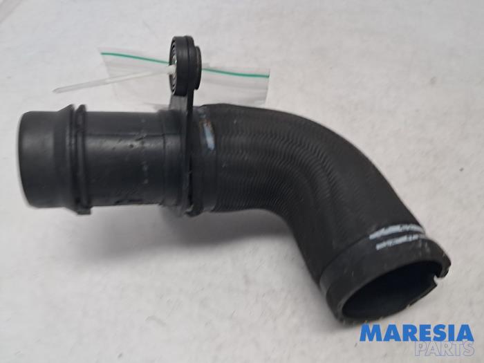Gebruikte Intercooler Slang Alfa Romeo Giulietta (940) 1.4 TB 16V MultiAir Prijs € 29,99 Margeregeling aangeboden door Maresia Parts