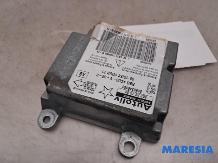 Airbag Module van een Peugeot 206+ (2L/M) 1.4 XS 2009