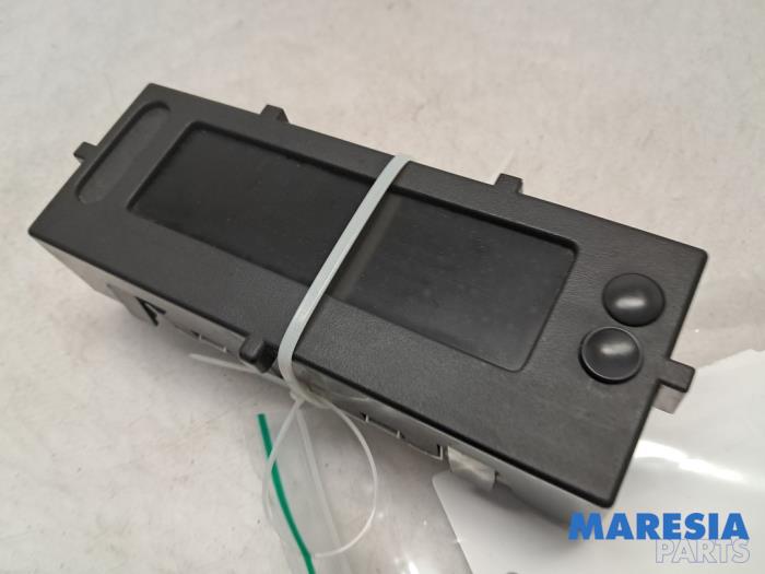 Gebruikte Display Interieur Renault Kangoo/Grand Kangoo (KW) 1.6 16V Prijs € 25,00 Margeregeling aangeboden door Maresia Parts