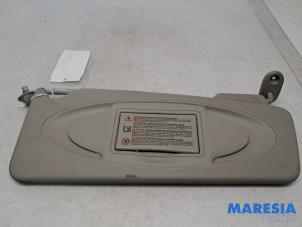 Gebruikte Zonneklep Renault Kangoo/Grand Kangoo (KW) 1.6 16V Prijs € 25,00 Margeregeling aangeboden door Maresia Parts