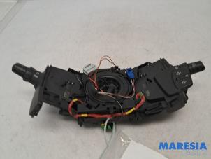 Gebruikte Combischakelaar Stuurkolom Renault Kangoo/Grand Kangoo (KW) 1.6 16V Prijs € 125,00 Margeregeling aangeboden door Maresia Parts