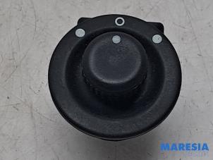 Gebruikte Spiegel Schakelaar Renault Kangoo/Grand Kangoo (KW) 1.6 16V Prijs € 15,00 Margeregeling aangeboden door Maresia Parts