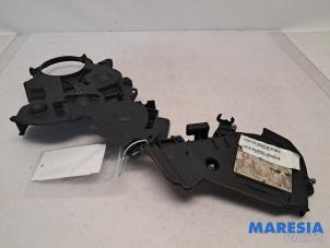 Gebruikte Distributiedeksel Peugeot 308 SW (L4/L9/LC/LJ/LR) 1.6 BlueHDi 120 Prijs € 30,00 Margeregeling aangeboden door Maresia Parts