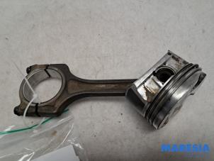 Gebruikte Drijfstang Peugeot 2008 (CU) 1.6 VTI 16V Prijs € 50,00 Margeregeling aangeboden door Maresia Parts