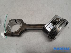 Gebruikte Drijfstang Peugeot 2008 (CU) 1.6 VTI 16V Prijs € 50,00 Margeregeling aangeboden door Maresia Parts