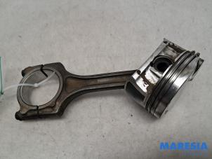 Gebruikte Drijfstang Peugeot 2008 (CU) 1.6 VTI 16V Prijs € 50,00 Margeregeling aangeboden door Maresia Parts