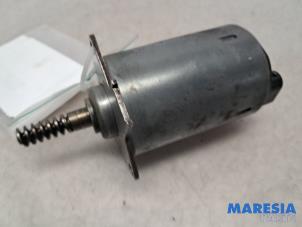 Gebruikte Nokkenas Verstelling Peugeot 2008 (CU) 1.6 VTI 16V Prijs € 40,00 Margeregeling aangeboden door Maresia Parts