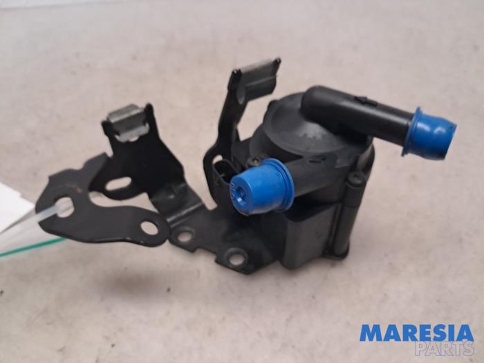 Gebruikte Waterpomp Peugeot 3008 I (0U/HU) 1.6 16V THP 155 Prijs € 74,99 Margeregeling aangeboden door Maresia Parts