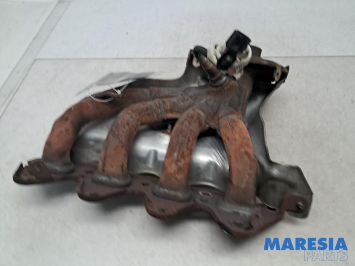 Gebruikte Spruitstuk Uitlaat Renault Kangoo/Grand Kangoo (KW) 1.6 16V Prijs € 34,50 Margeregeling aangeboden door Maresia Parts