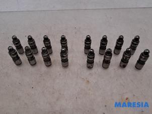 Gebruikte Klepstoter Renault Kangoo/Grand Kangoo (KW) 1.6 16V Prijs € 30,00 Margeregeling aangeboden door Maresia Parts