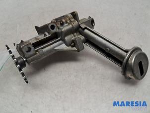 Gebruikte Oliepomp Renault Kangoo/Grand Kangoo (KW) 1.6 16V Prijs € 50,00 Margeregeling aangeboden door Maresia Parts