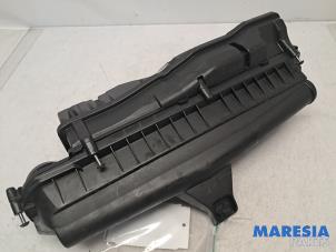 Gebruikte Luchtfilterhuis Peugeot 2008 (CU) 1.6 VTI 16V Prijs € 25,00 Margeregeling aangeboden door Maresia Parts