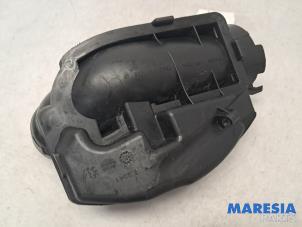 Gebruikte Luchtfilterhuis Peugeot 2008 (CU) 1.6 VTI 16V Prijs € 15,00 Margeregeling aangeboden door Maresia Parts