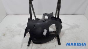 Gebruikte Modderkuip Renault Kangoo/Grand Kangoo (KW) 1.6 16V Prijs € 20,00 Margeregeling aangeboden door Maresia Parts